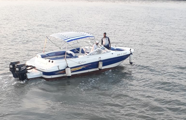 Bayliner 245 Speedboat on Rent in Mumbai